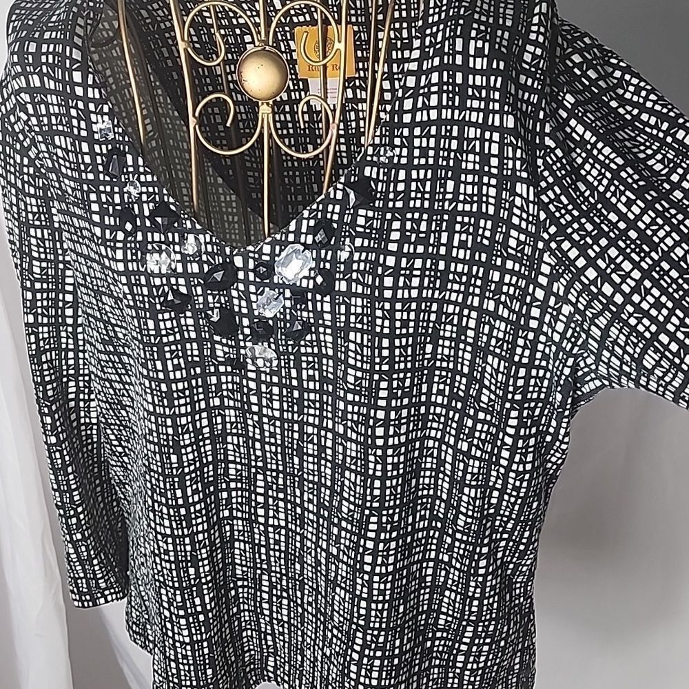 Size M Bejeweled Beaded Top 3/4 Sleeves